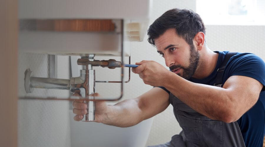 Expert burst pipe repair services in Castana, IA